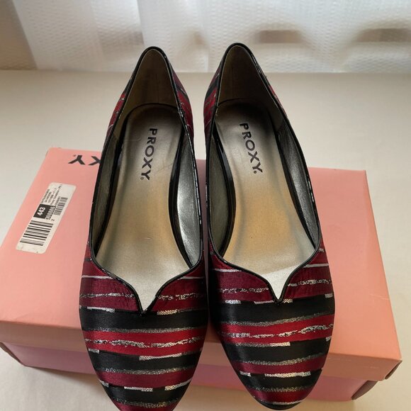 Women's Shoes 8.5 W-Wide Proxy Red Silver Stripe Wedge Holiday Christmas New NIB - Picture 4 of 4
